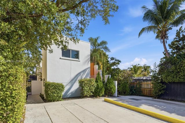 1045 SW 25th Avenue, Miami, FL 33135