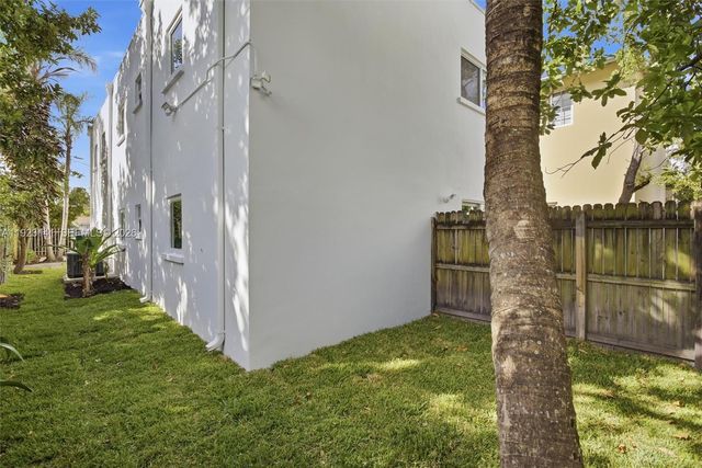 1045 SW 25th Avenue, Miami, FL 33135
