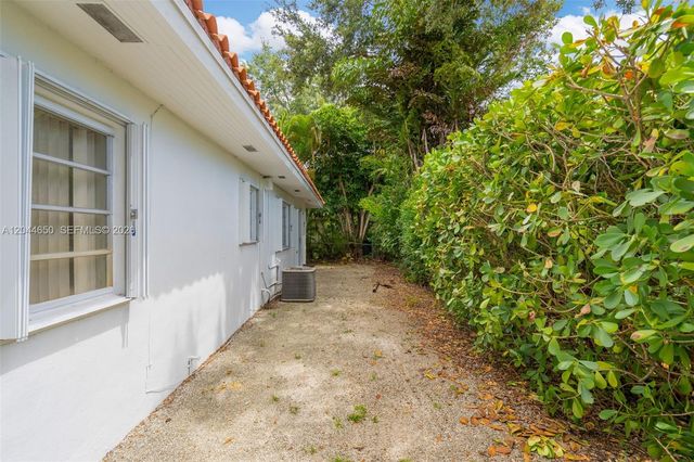 1439 Miller Rd, Coral Gables, FL 33146