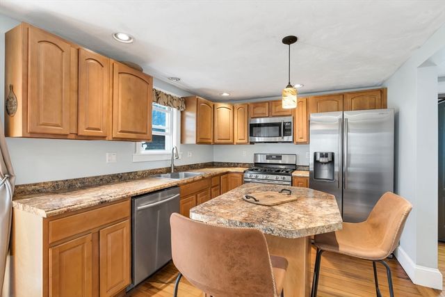 478 Fall River Ave, Seekonk, MA 02771