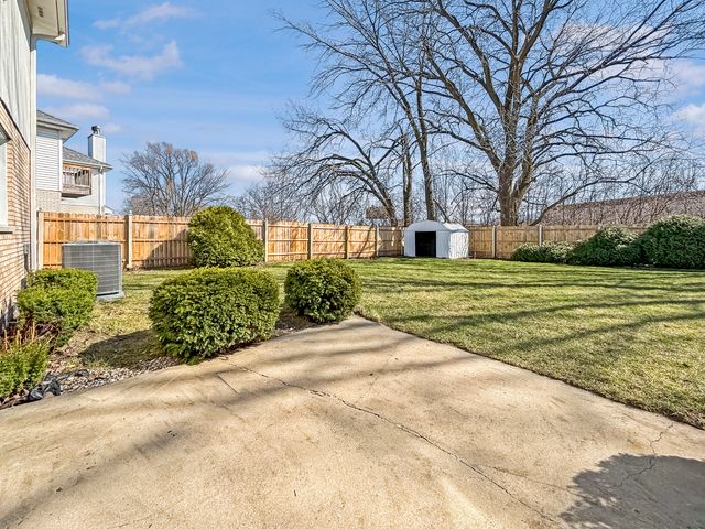 4933 Meadow Lake Drive, Richton Park, IL 60471