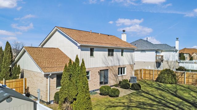 4933 Meadow Lake Drive, Richton Park, IL 60471