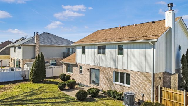 4933 Meadow Lake Drive, Richton Park, IL 60471