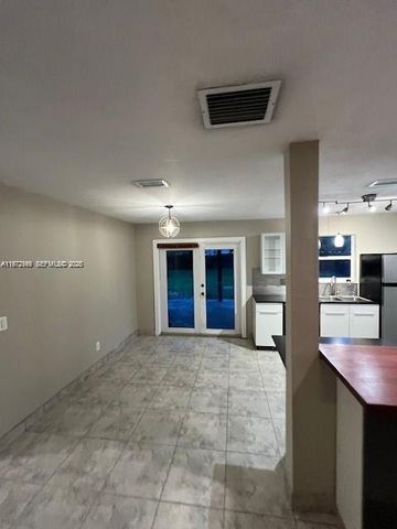 5634 Madison St, Hollywood, FL 33023