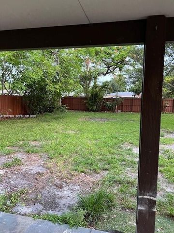 5634 Madison St, Hollywood, FL 33023