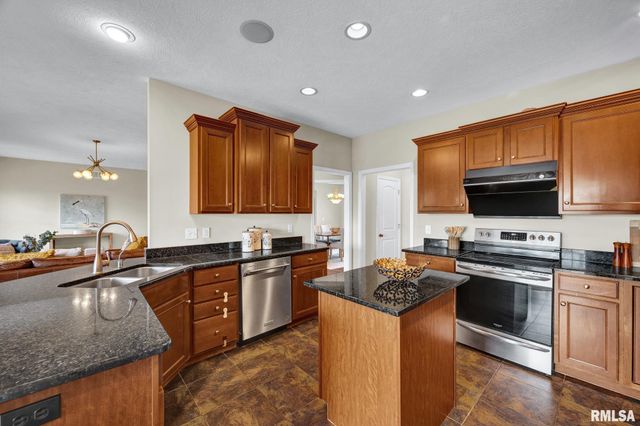 3803 W CRIMSON Road, Dunlap, IL 61525