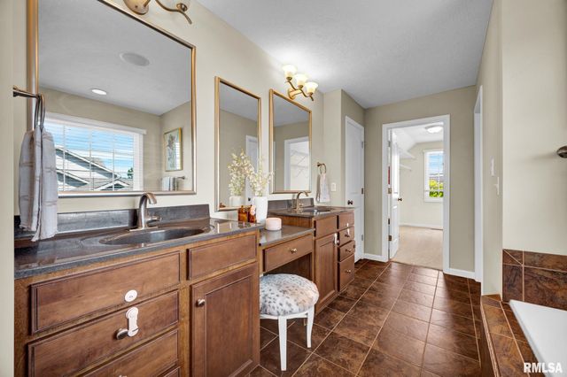 3803 W CRIMSON Road, Dunlap, IL 61525