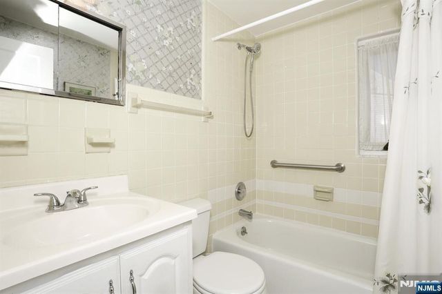 401 Pleasant Avenue, New Milford, NJ 07646