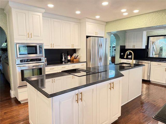 500 N HIGHLAND AVENUE, Tarpon Springs, FL 34688