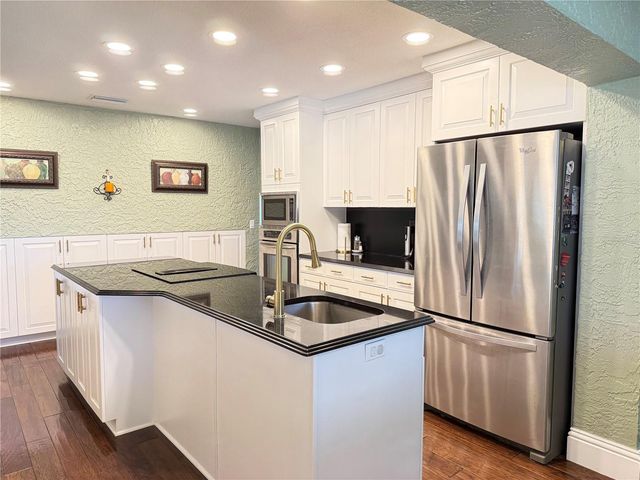 500 N HIGHLAND AVENUE, Tarpon Springs, FL 34688