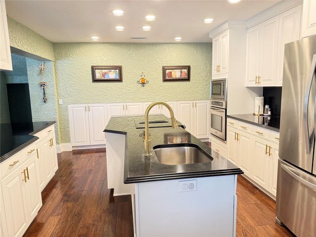500 N HIGHLAND AVENUE, Tarpon Springs, FL 34688