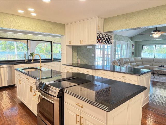500 N HIGHLAND AVENUE, Tarpon Springs, FL 34688