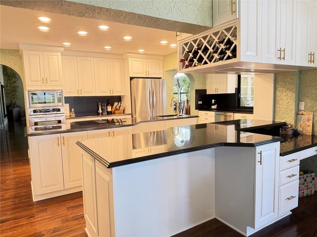 500 N HIGHLAND AVENUE, Tarpon Springs, FL 34688