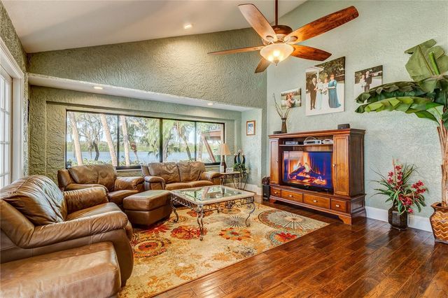 500 N HIGHLAND AVENUE, Tarpon Springs, FL 34688