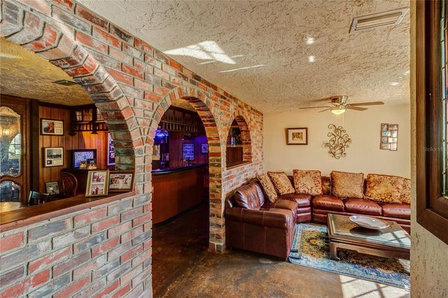 500 N HIGHLAND AVENUE, Tarpon Springs, FL 34688