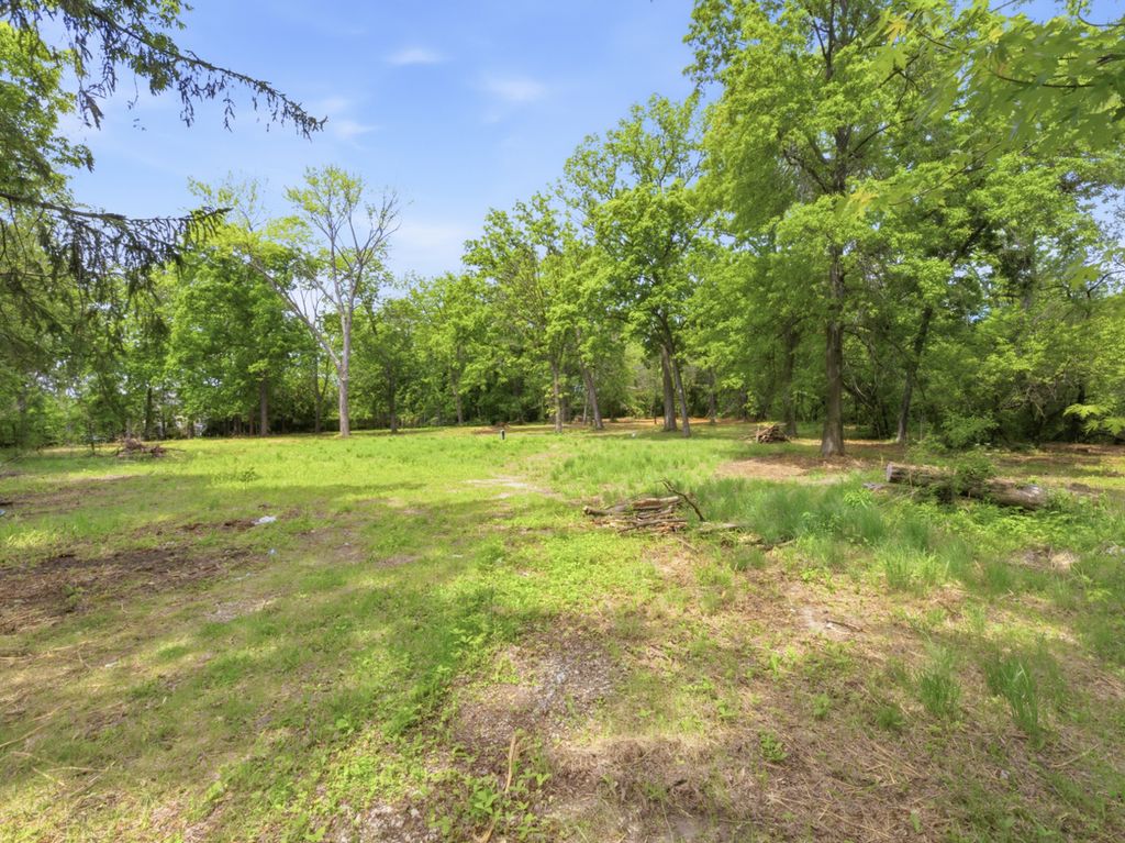 Image 11 of property listing at 7N650 SAYER Road, Bartlett, IL 60103