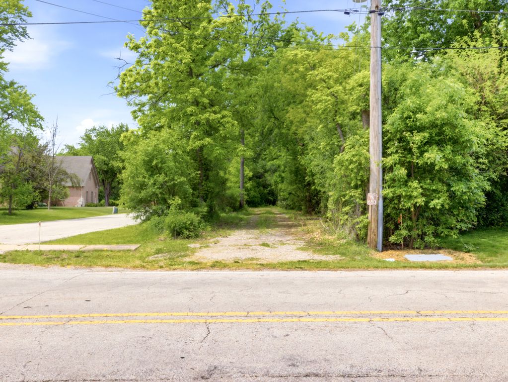 Image 3 of property listing at 7N650 SAYER Road, Bartlett, IL 60103