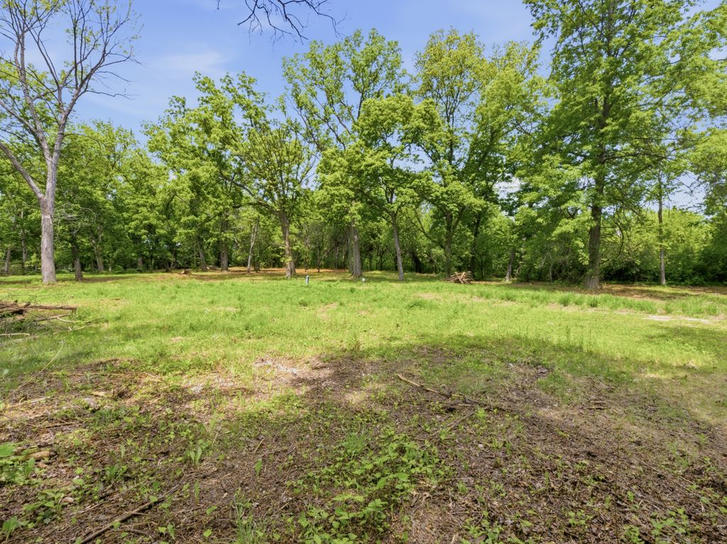 Image 4 of property listing at 7N650 SAYER Road, Bartlett, IL 60103