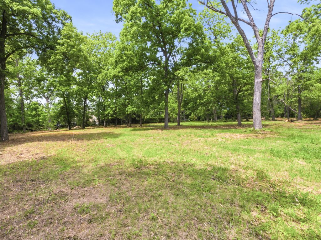 Image 5 of property listing at 7N650 SAYER Road, Bartlett, IL 60103