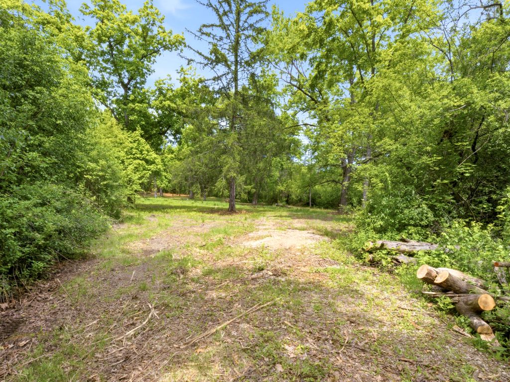 Image 10 of property listing at 7N650 SAYER Road, Bartlett, IL 60103