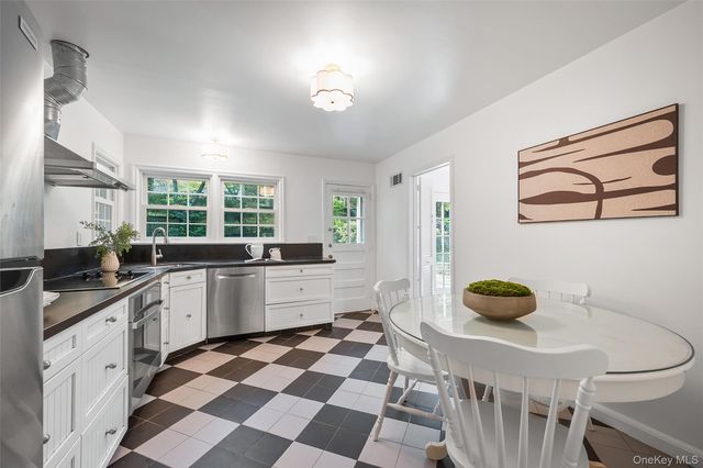 52 Midland Avenue, Bronxville, NY 10708