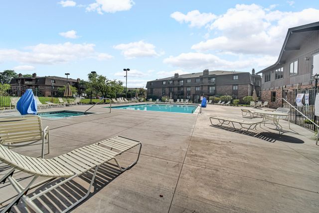 2049 W 45th Street #207, Highland, IN 46322