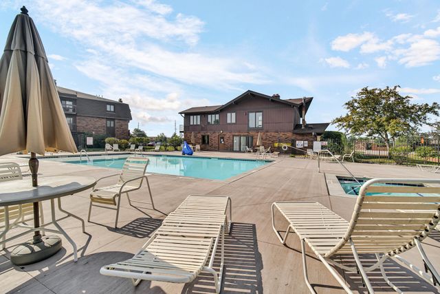 2049 W 45th Street #207, Highland, IN 46322