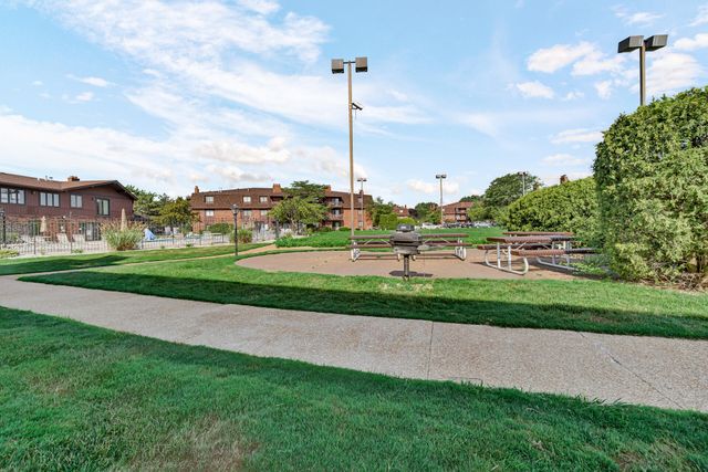 2049 W 45th Street #207, Highland, IN 46322