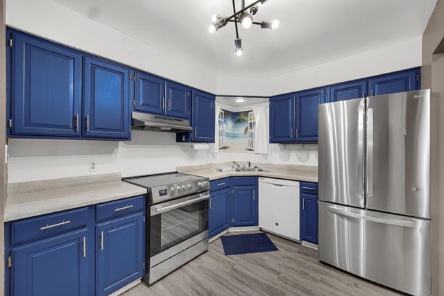 2049 W 45th Street #207, Highland, IN 46322