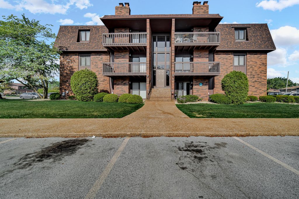 2049 W 45th Street #207, Highland, IN 46322