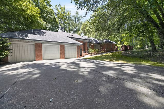 1 Stoneshoal Ct, Columbus, GA 31904