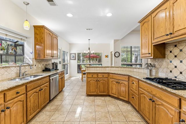 20123 HOYA LN, Garden Ridge, TX 78266