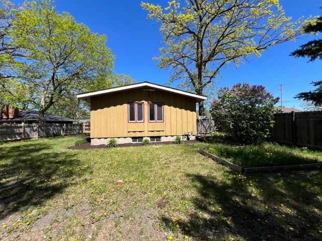 122 Craig Way NE, Fridley, MN 55432
