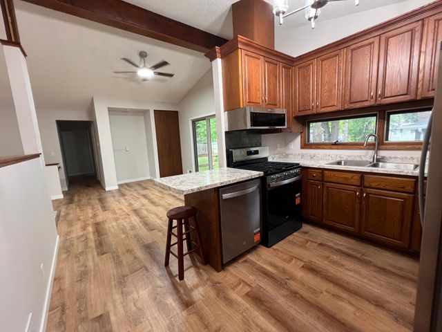 122 Craig Way NE, Fridley, MN 55432
