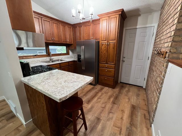 122 Craig Way NE, Fridley, MN 55432