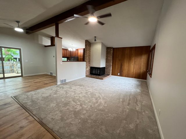 122 Craig Way NE, Fridley, MN 55432