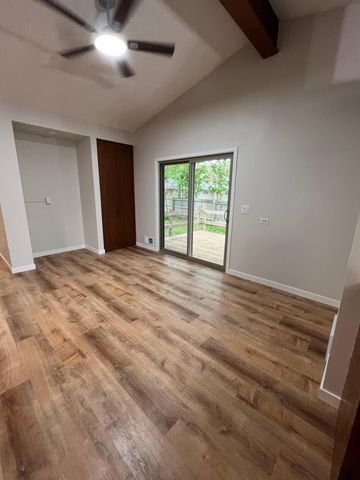 122 Craig Way NE, Fridley, MN 55432