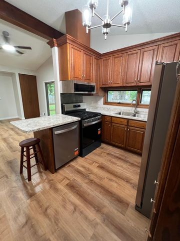 122 Craig Way NE, Fridley, MN 55432