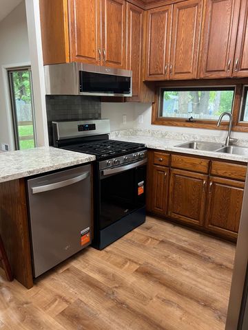 122 Craig Way NE, Fridley, MN 55432