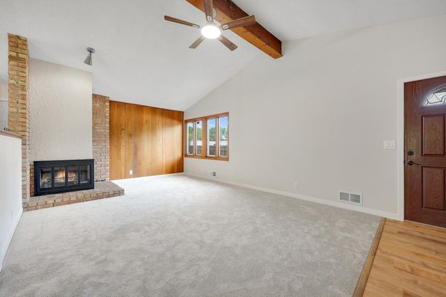 122 Craig Way NE, Fridley, MN 55432