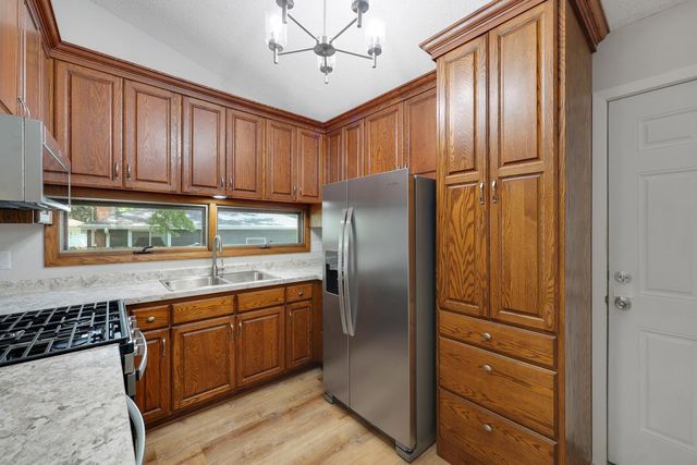 122 Craig Way NE, Fridley, MN 55432