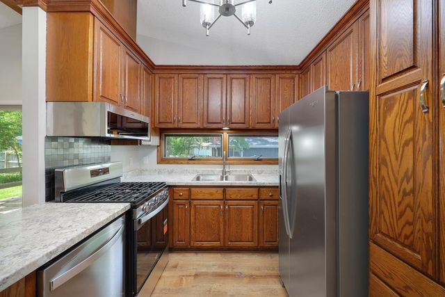 122 Craig Way NE, Fridley, MN 55432