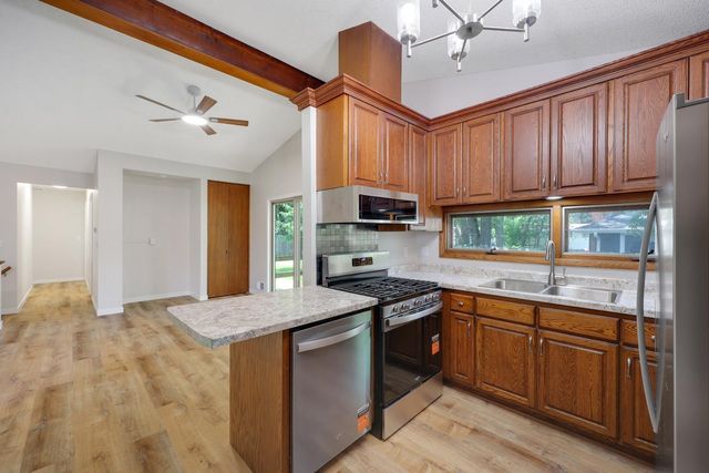 122 Craig Way NE, Fridley, MN 55432