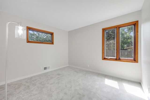 122 Craig Way NE, Fridley, MN 55432