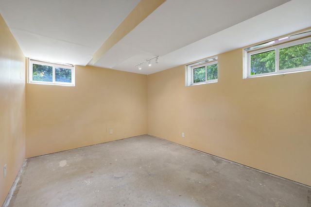 122 Craig Way NE, Fridley, MN 55432