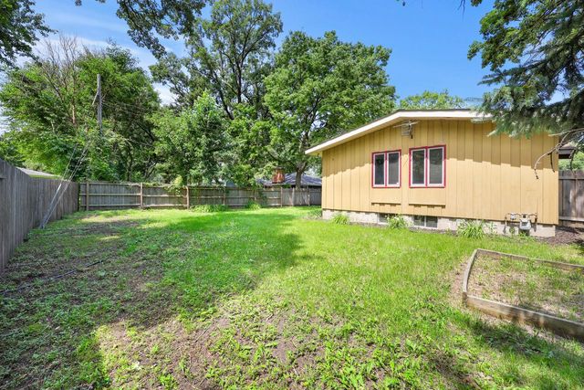 122 Craig Way NE, Fridley, MN 55432
