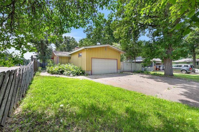 122 Craig Way NE, Fridley, MN 55432