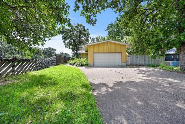 122 Craig Way NE, Fridley, MN 55432