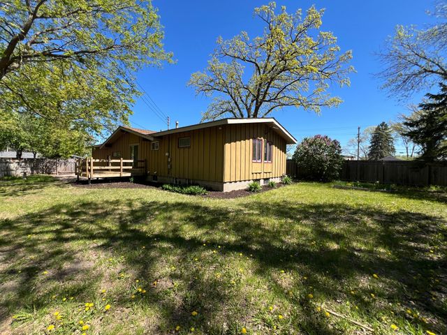 122 Craig Way NE, Fridley, MN 55432