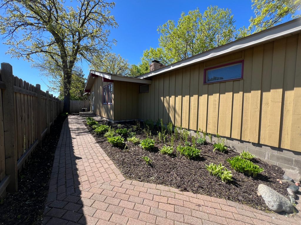122 Craig Way NE, Fridley, MN 55432 — photo 2